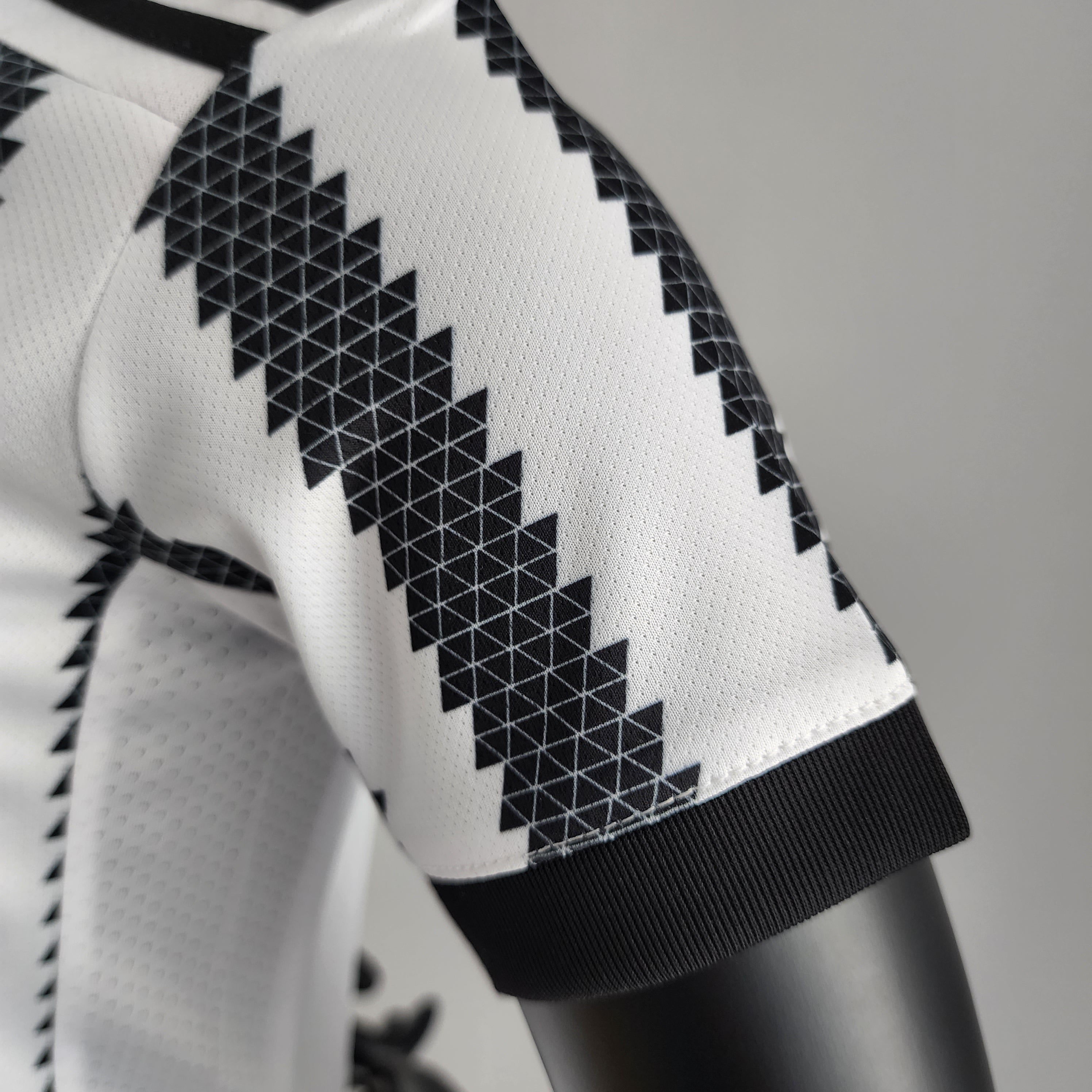 Juventus 2022/23 Primera equipación (Mini Conjunto)