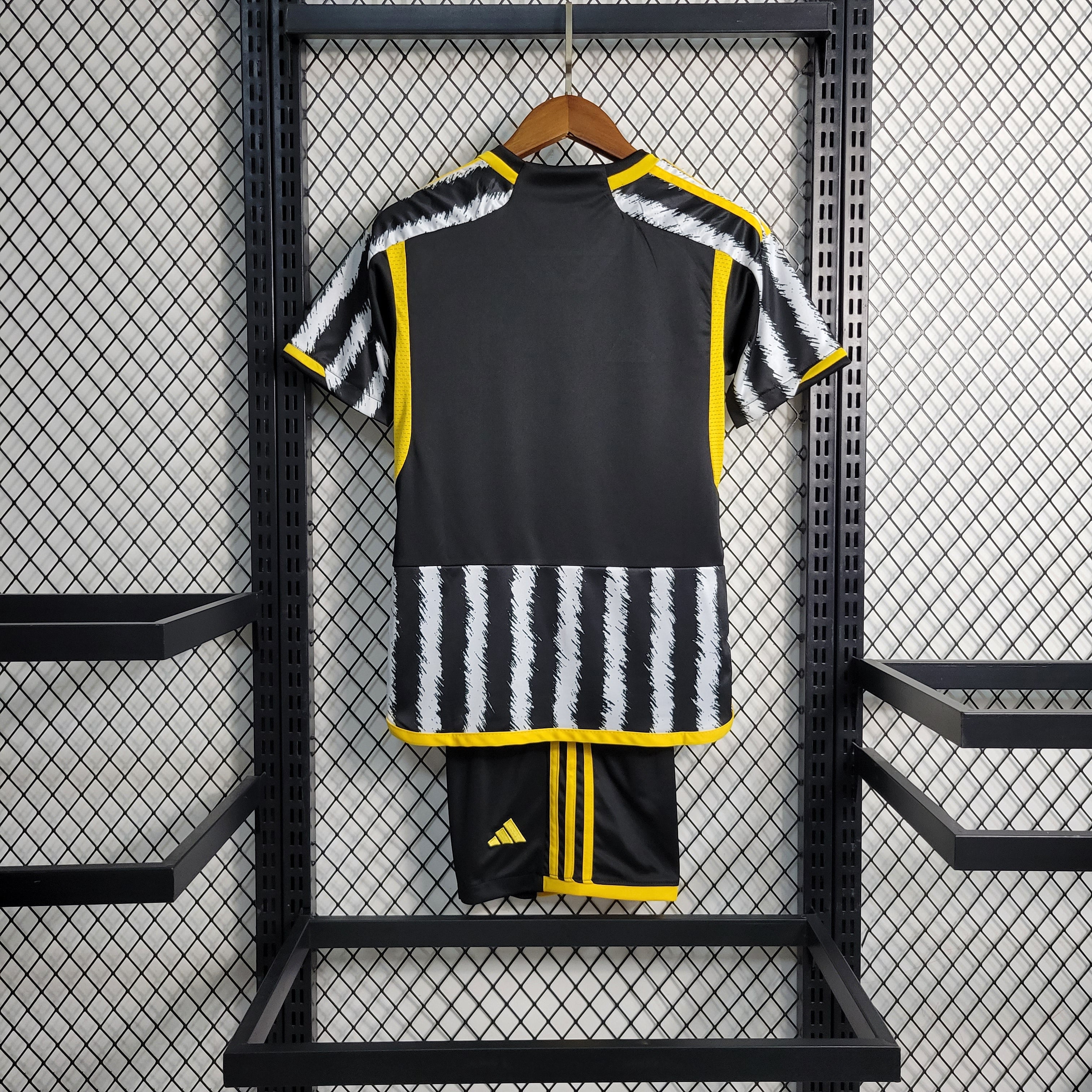Juventus 2023/24 Primera equipacion (Mini Conjunto)