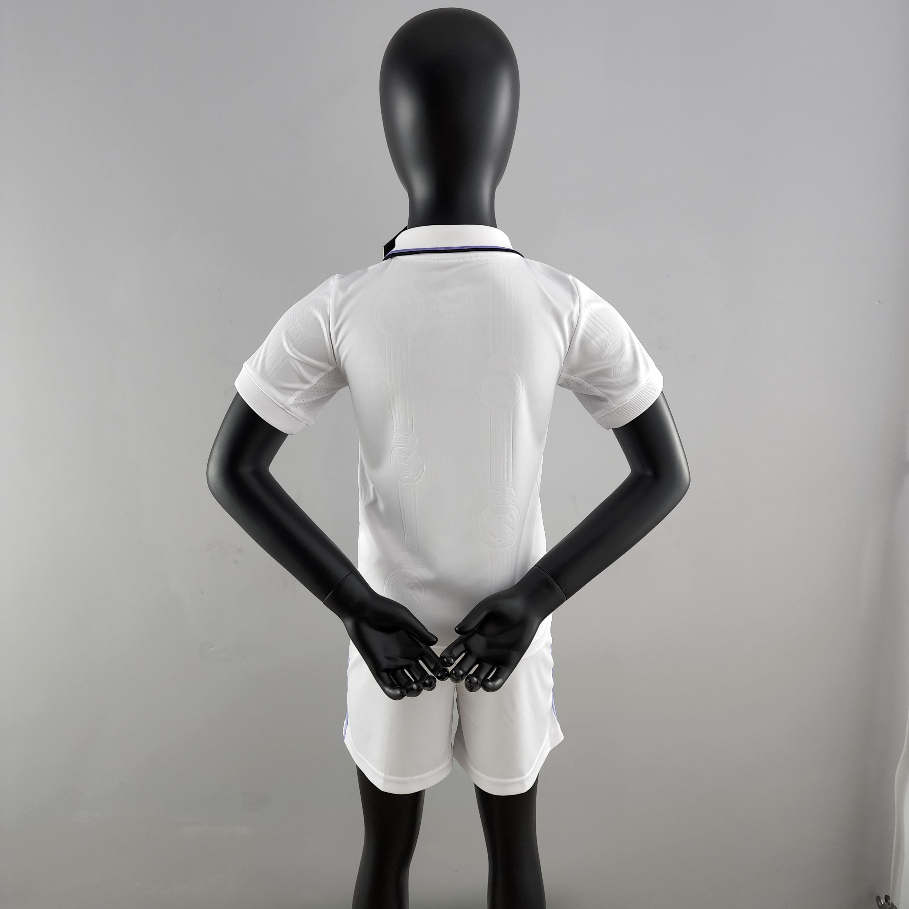 Real Madrid 2022/23 Primera equipación (Mini Conjunto)