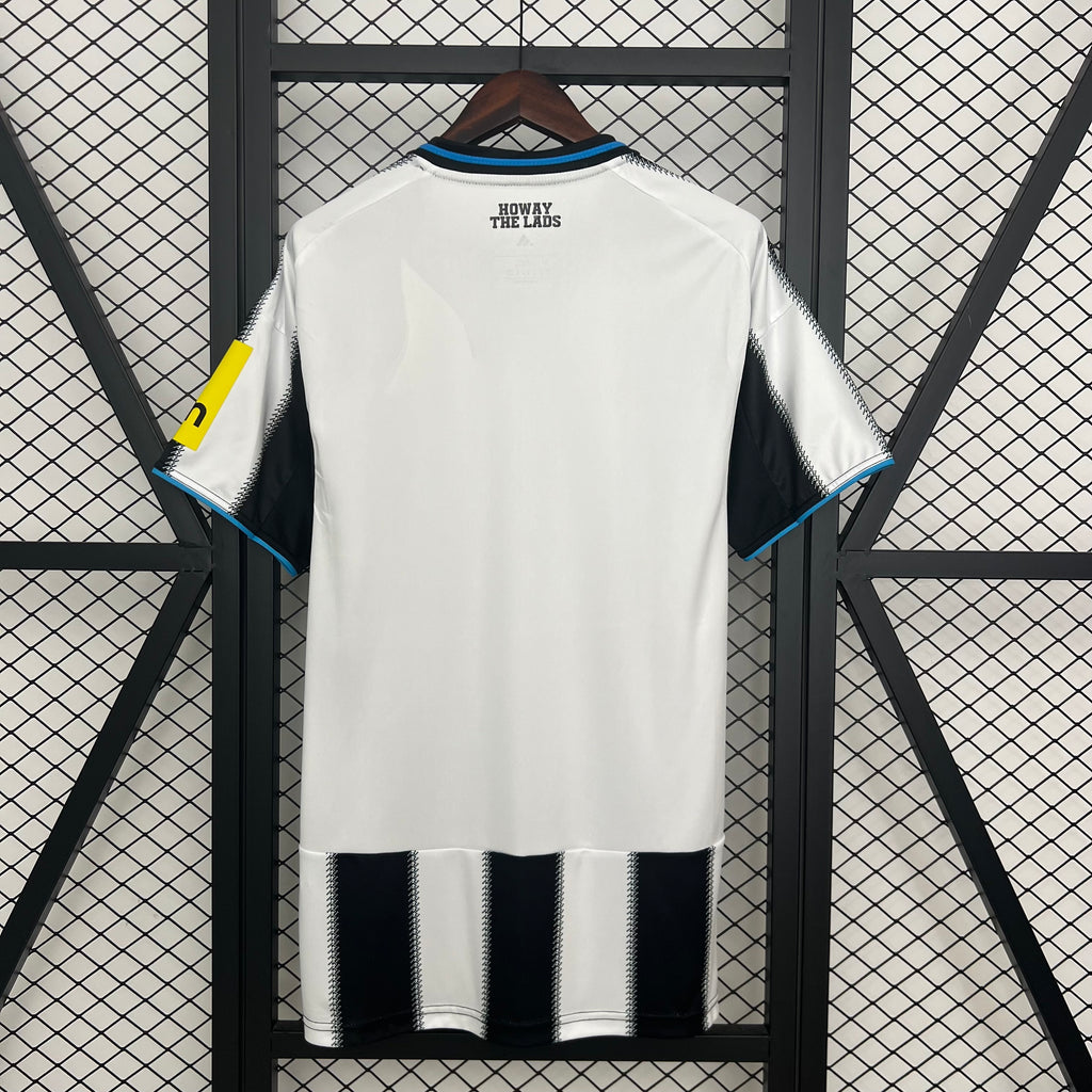 Newcastle 2025/26 (Primera equipación)
