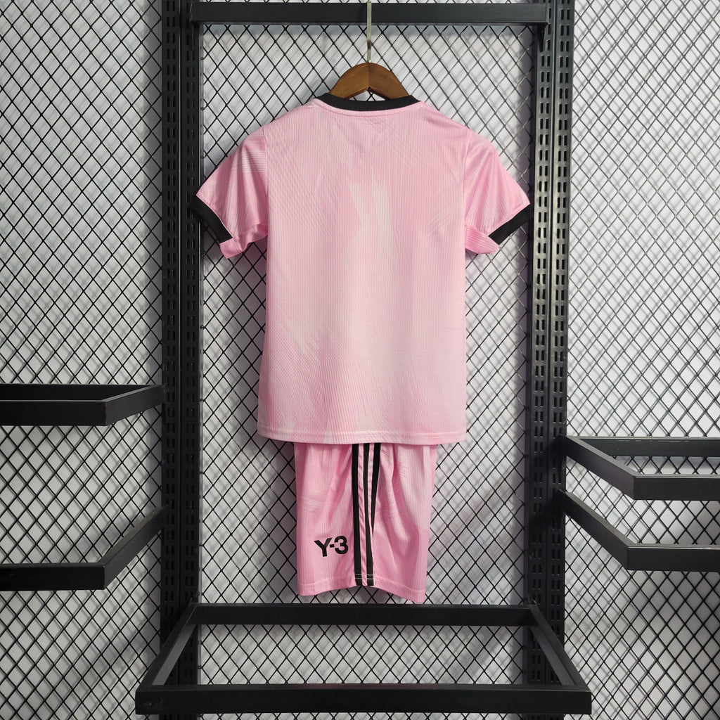 Real Madrid 2022/23 (Edicion Pink) (Mini Conjunto)