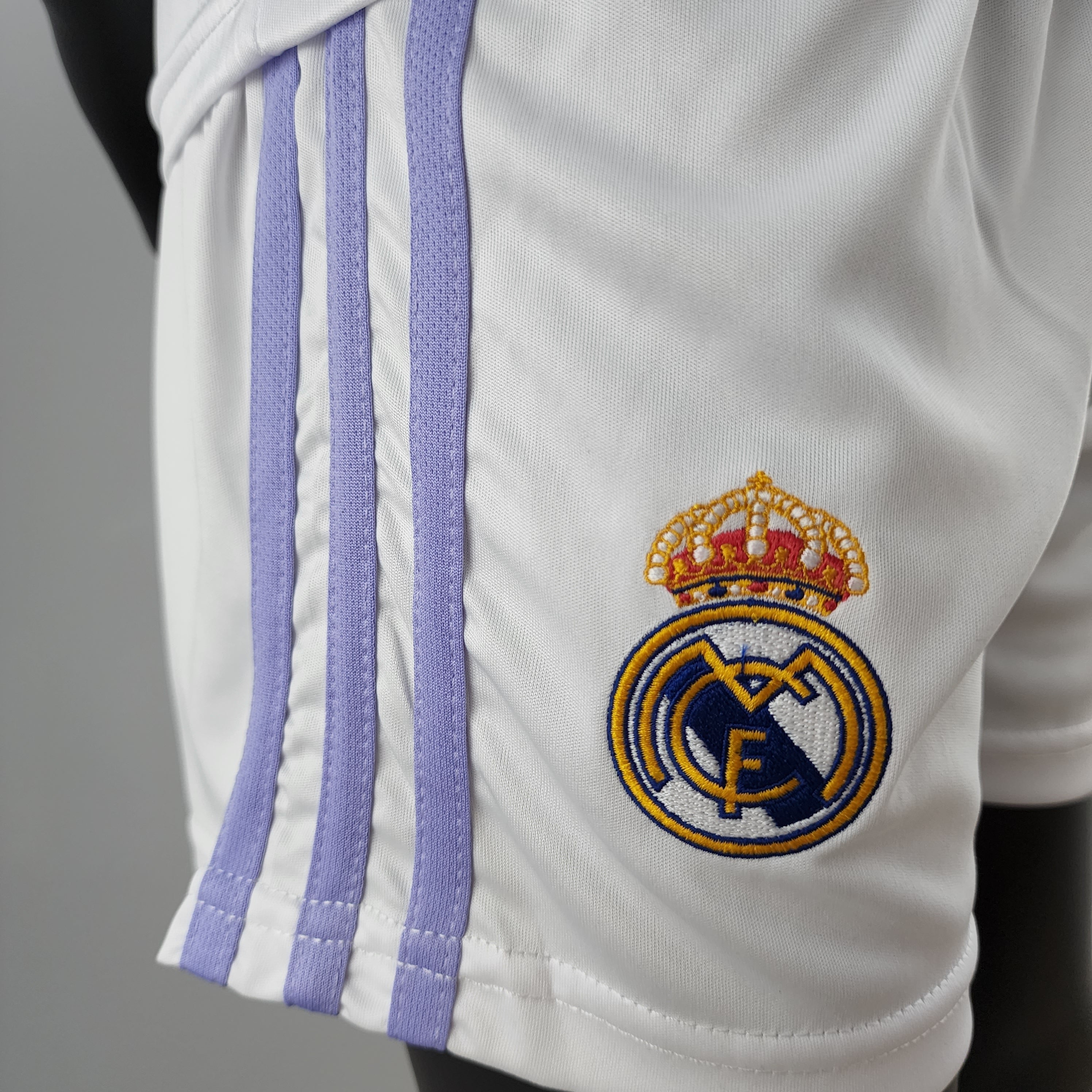 Real Madrid 2022/23 Primera equipación (Mini Conjunto)