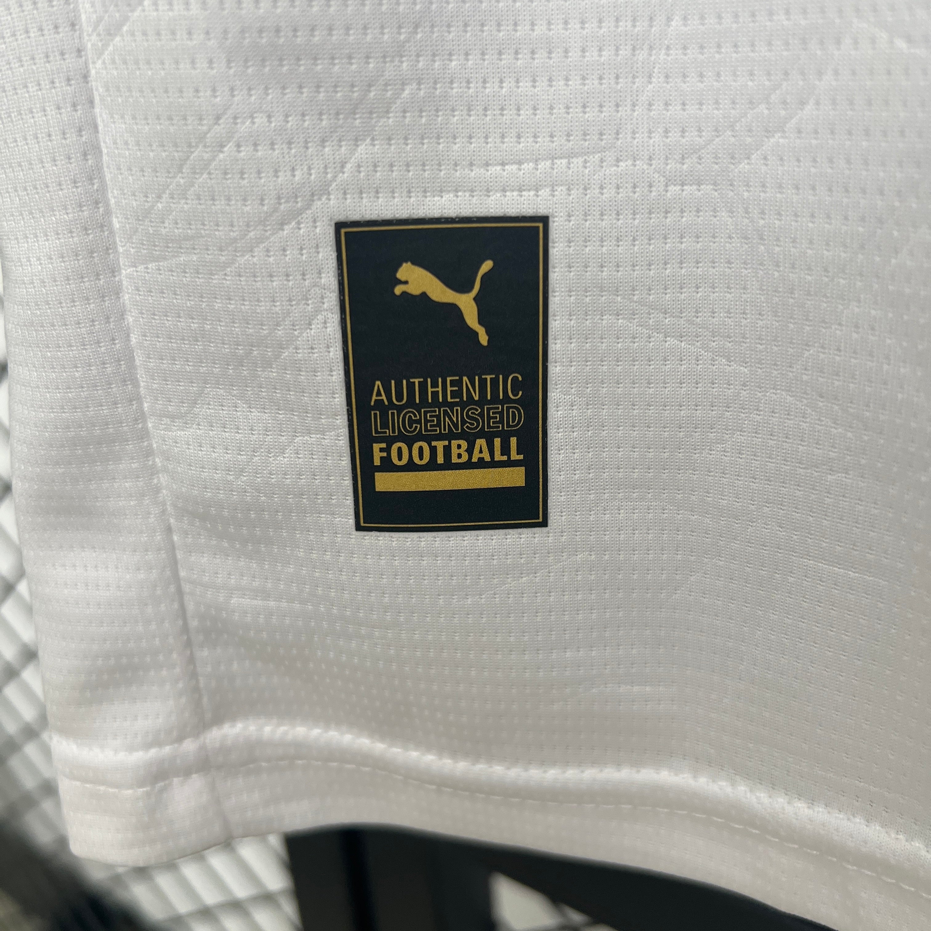 Valencia 2025/26 (Primera equipación)