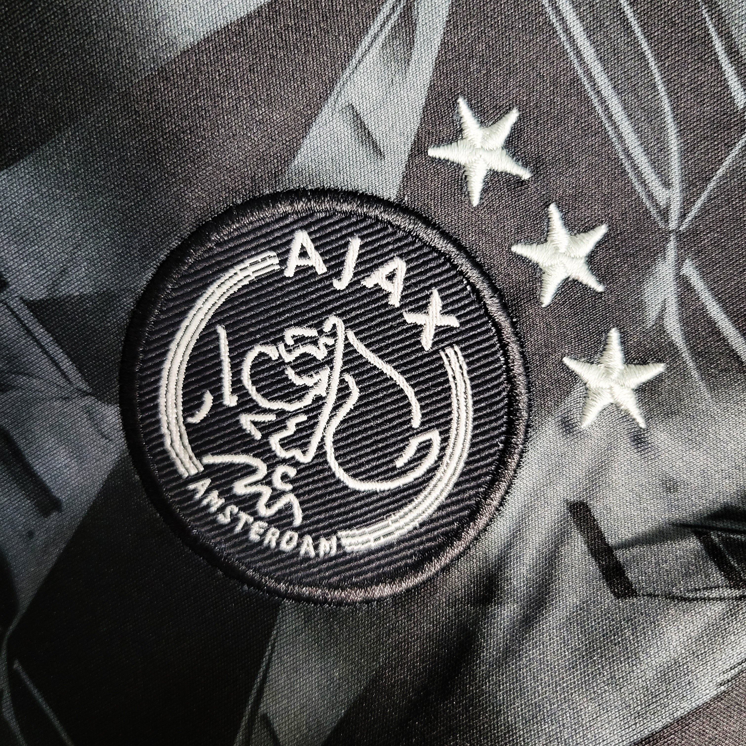 Ajax edición Negra 2023/24 (Mini conjunto)