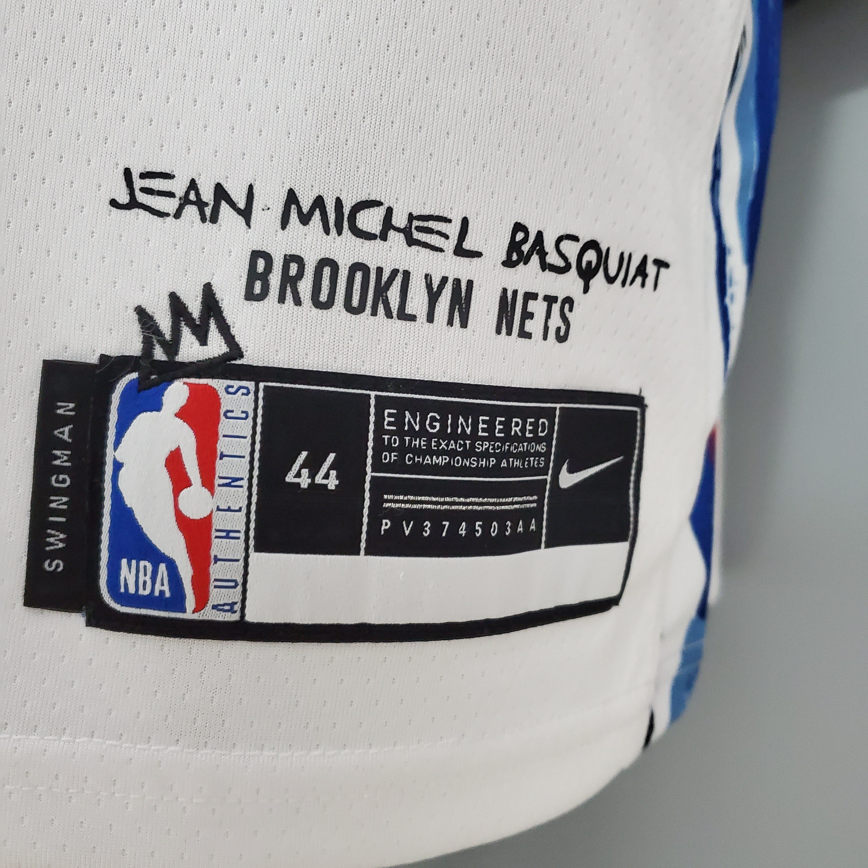 Brooklyn Nets (graffiti white)