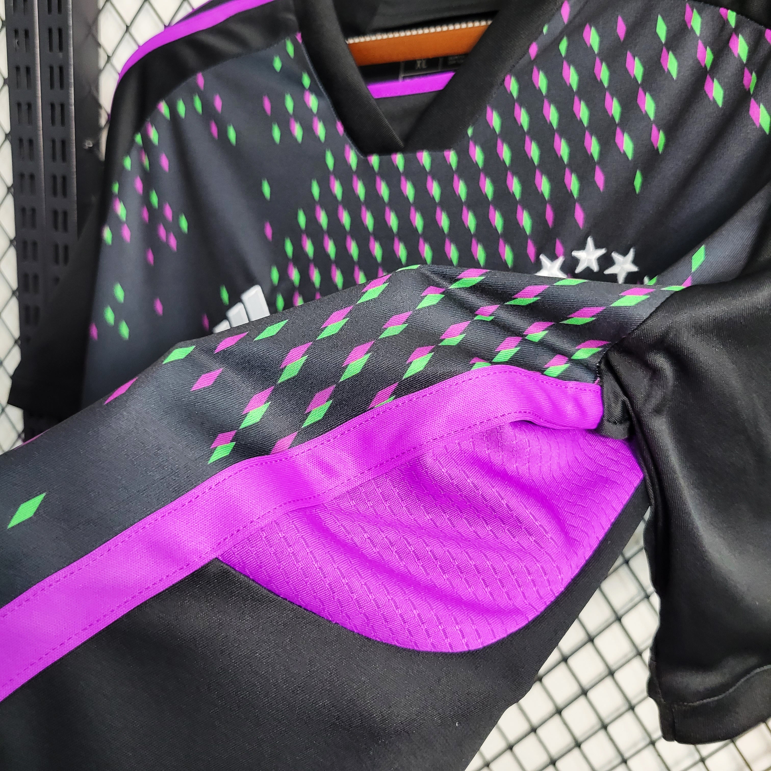 Bayern de Munich 2023/24 (Segunda equipación)