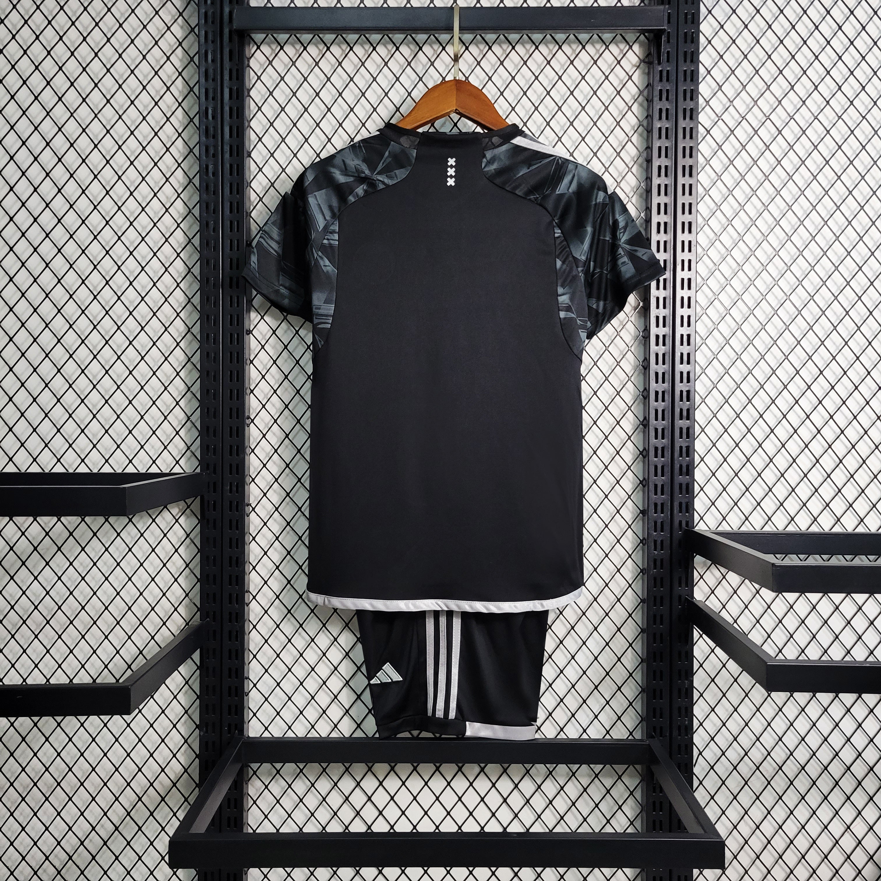 Ajax edición Negra 2023/24 (Mini conjunto)