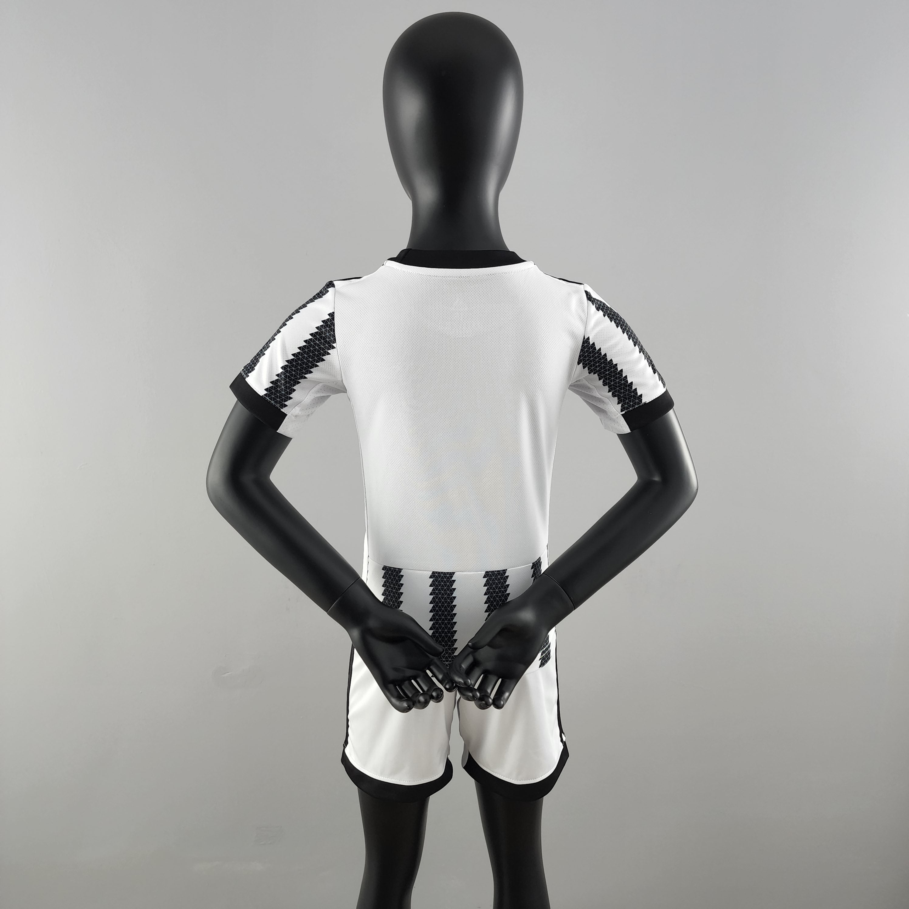 Juventus 2022/23 Primera equipación (Mini Conjunto)