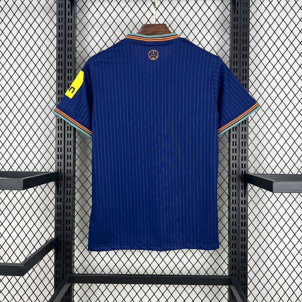 Newcastle 2025/26 (Segunda equipación)