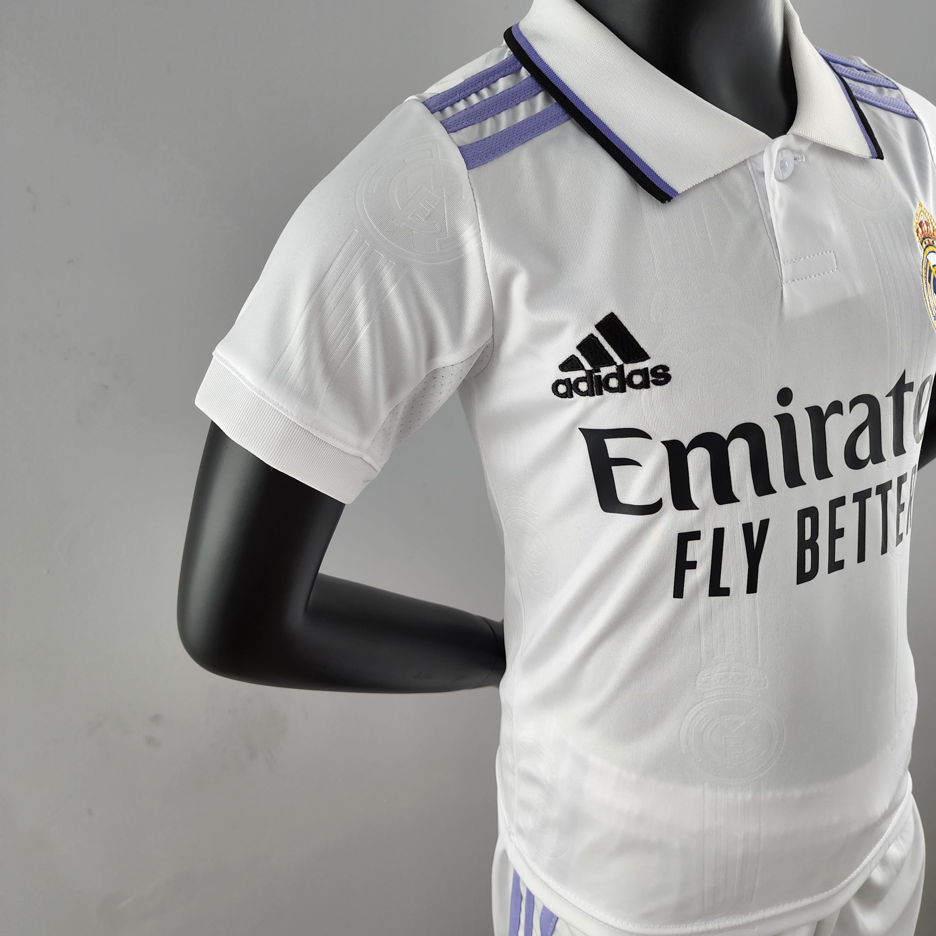 Real Madrid 2022/23 Primera equipación (Mini Conjunto)